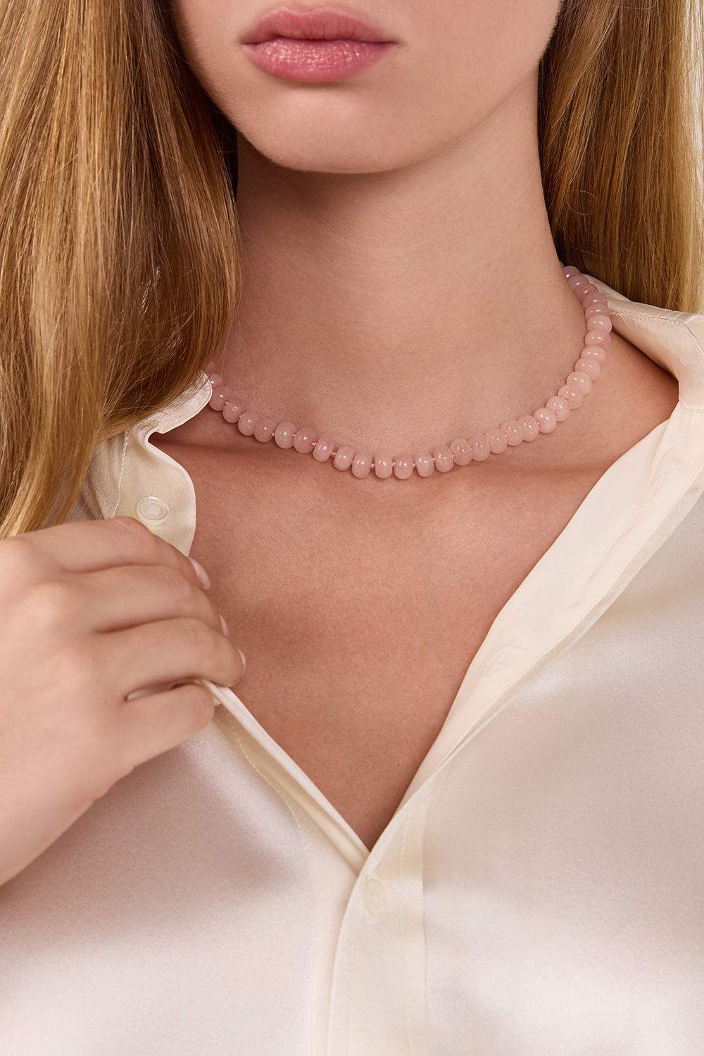 תמונת כל הלוק של שרשרת אבנים